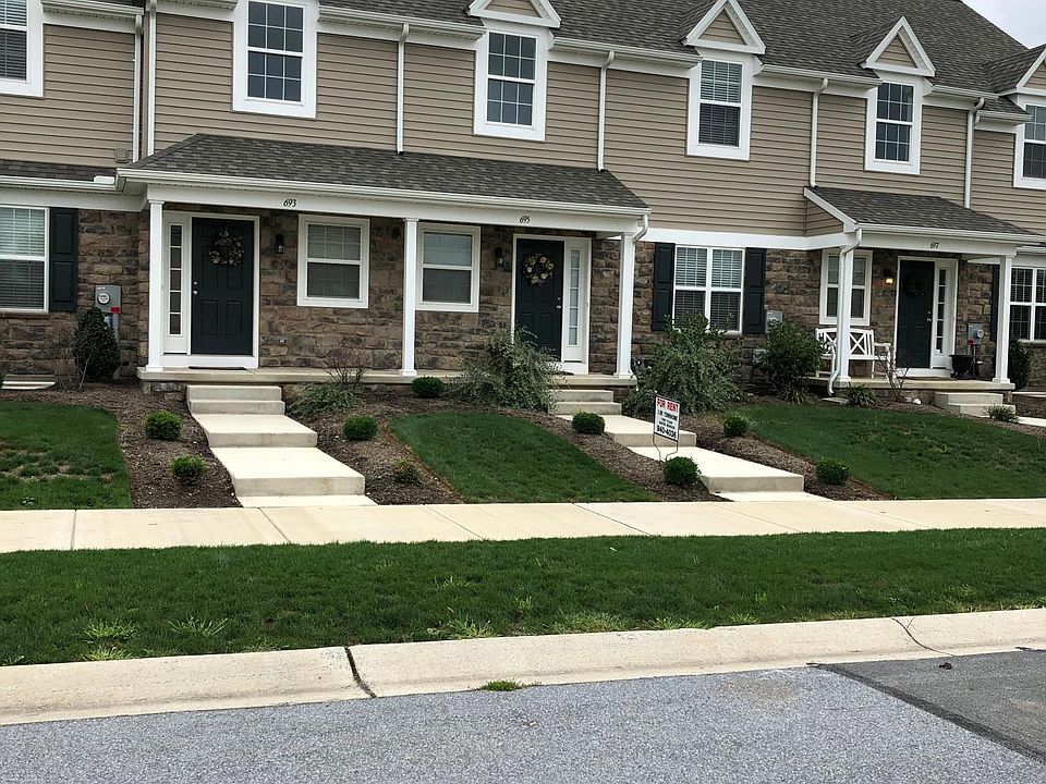 2nd image of 695 Brentwood Dr