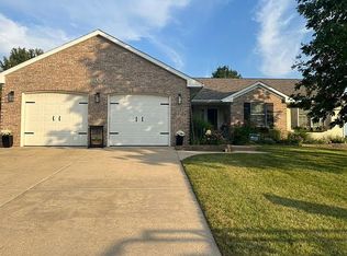 1631 Mackin Dr, De Witt, IA 52742