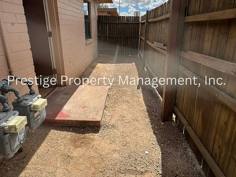 2201 E Grant Rd #19 — Photo 9