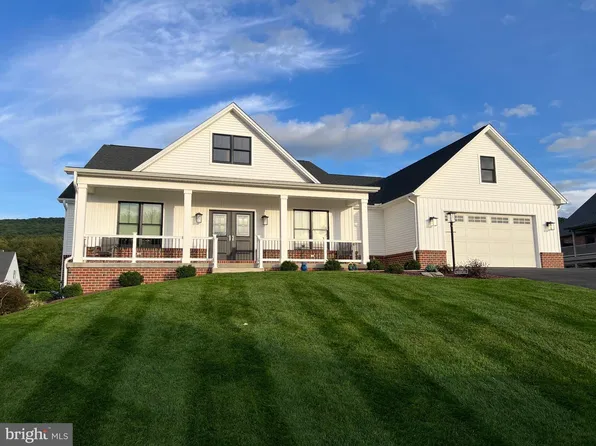 7047 Sandwich Ln, Fayetteville, PA 17222