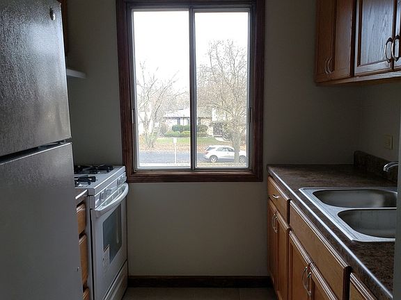 4th image of 1013 E 194th St APT 202