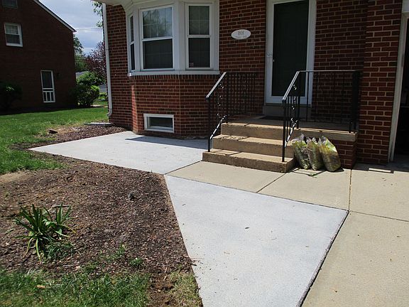 1808 Thomas Road with Front Patio