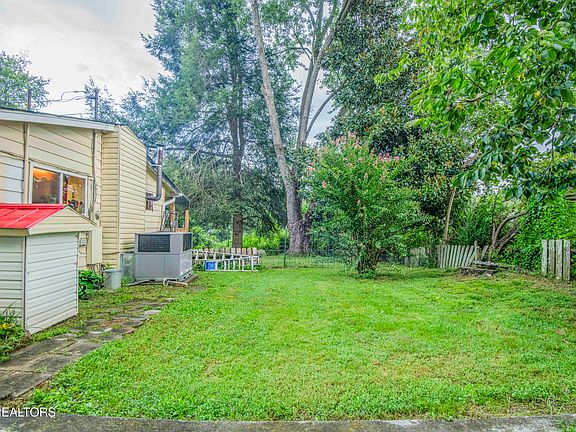 5th image of 685 Foster Rd