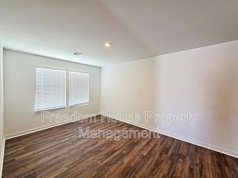 663 E Huyana Wind Dr — Photo 24