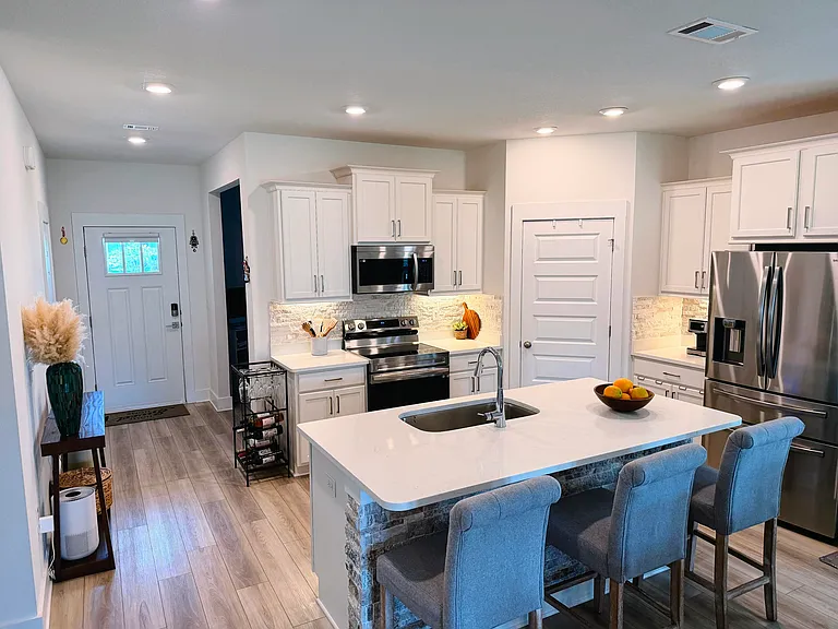 218 Lyla Ln — Photo 3