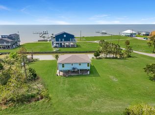 510 Flamingo Dr, Anahuac, TX 77514