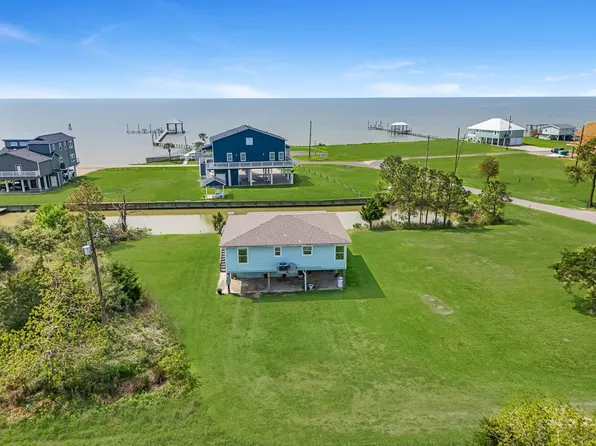 510 Flamingo Dr, Anahuac, TX 77514