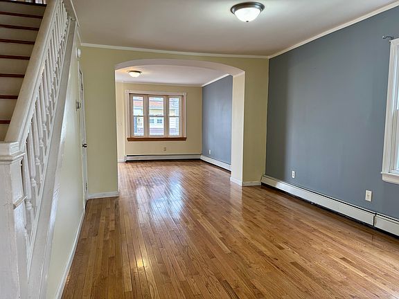 4th image of 240 Winters Ave