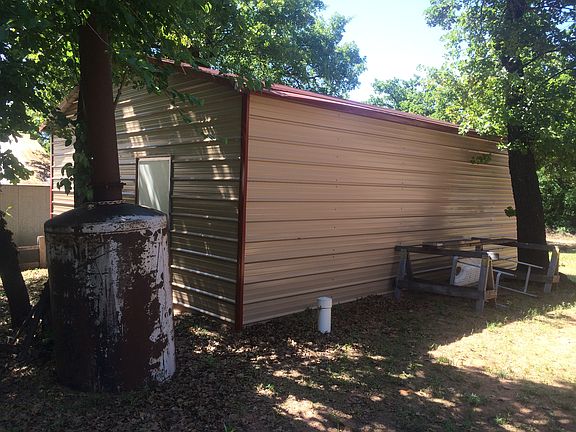 Metal storage shop