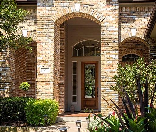 5th image of 301 Palisade Dr