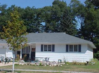 302 W Lowell St, Pentwater, MI 49449