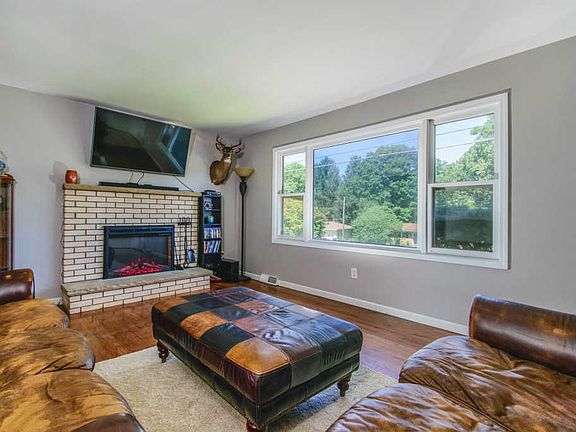 3rd image of 5594 Coit Ave NE
