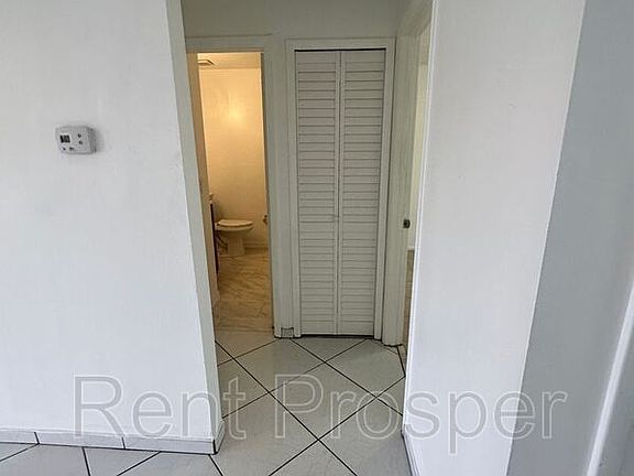 3rd image of 3062 Curry Woods Dr