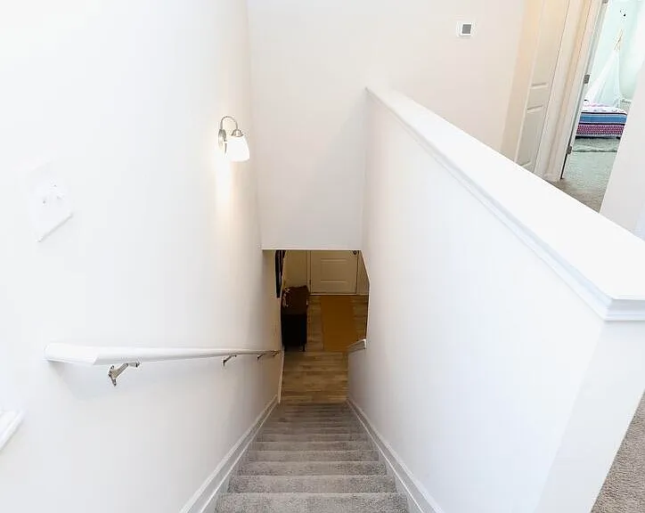 1049 Crescent Moon Loop — Photo 54