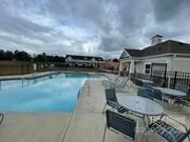 8139 Sheffield Dr — Photo 21