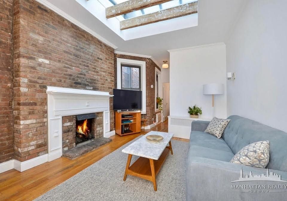 1st image of 221 W 21st St APT 5C
