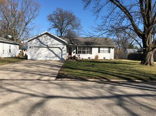 1104 N Robb St, Robinson, IL 62454