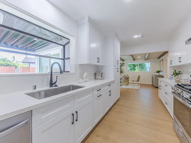 714 Genoa St — Photo 22