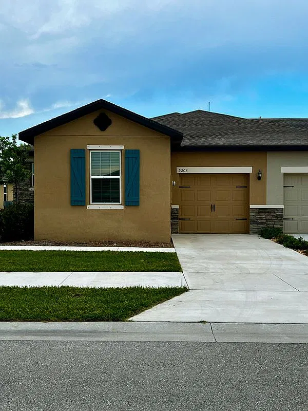 4 bed, 2.0 bath, 1767 sqft, $2,498 — Photo 1