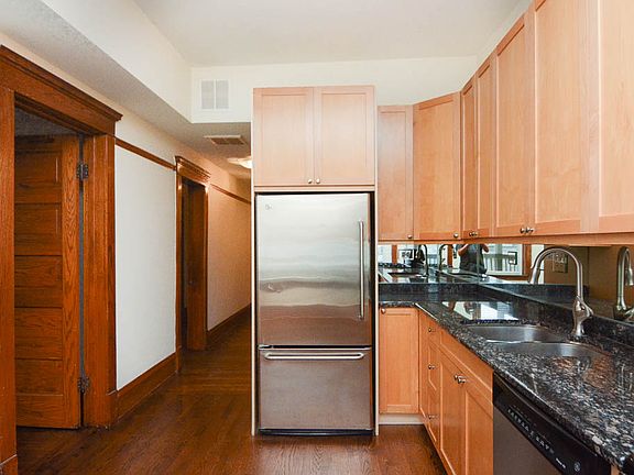 3rd image of 954 W Cuyler Ave #E3