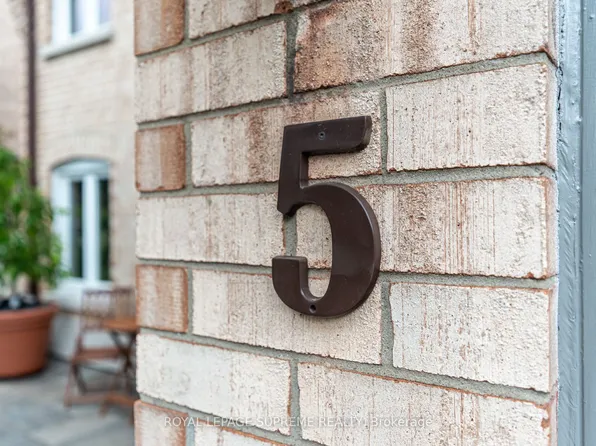 5 Hacienda Ct Unit 2, Brampton, ON L6Z 3J2