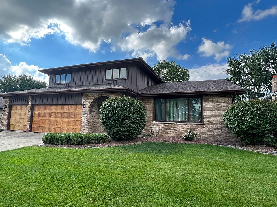 1st image of 13345 W Oakwood Dr