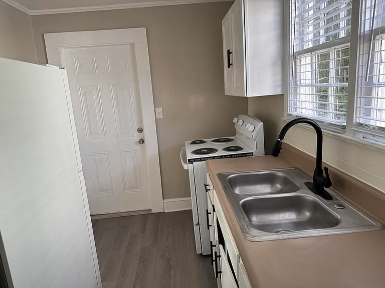 317 Dudley St — Photo 5