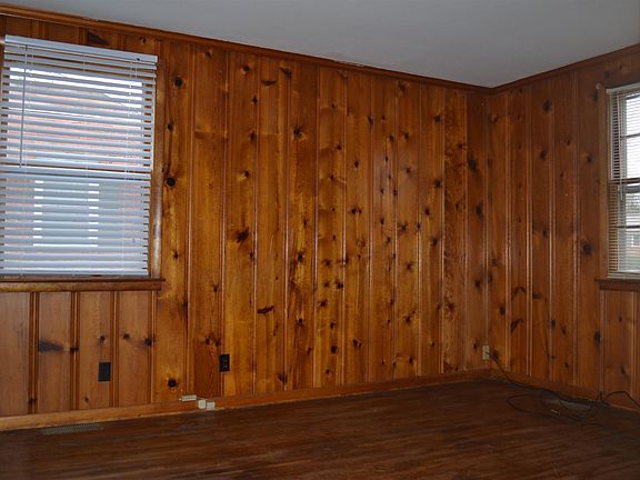 3rd image of 519 Carman Ave