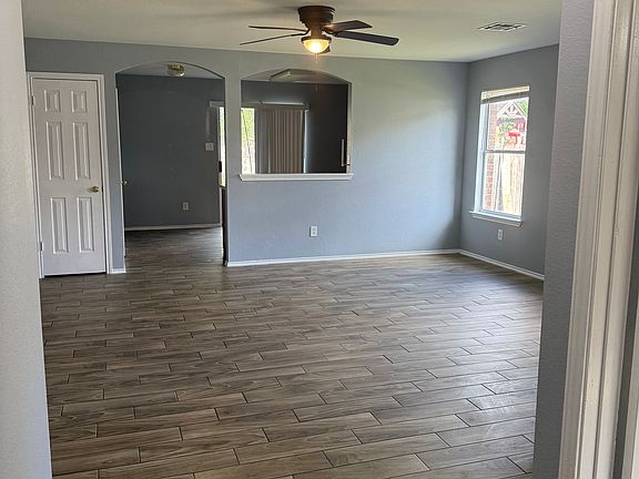 4th image of 215 Mesa Dr