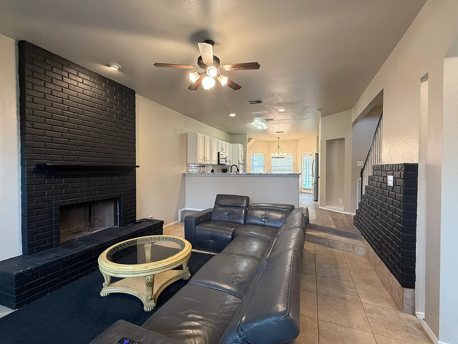 4 bed, 3400 sqft, $5,500 — Photo 3