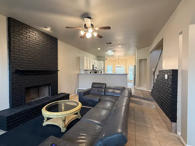 809 Almadin — Photo 3