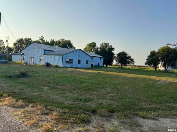 10065 Township Rd, Princeville, IL 61559
