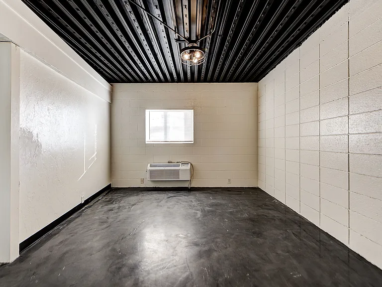 1325 W Lindsey St — Photo 13