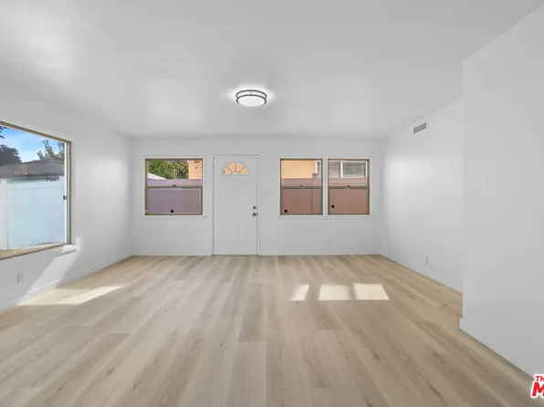 20464 Elkwood St, Winnetka, CA 91306