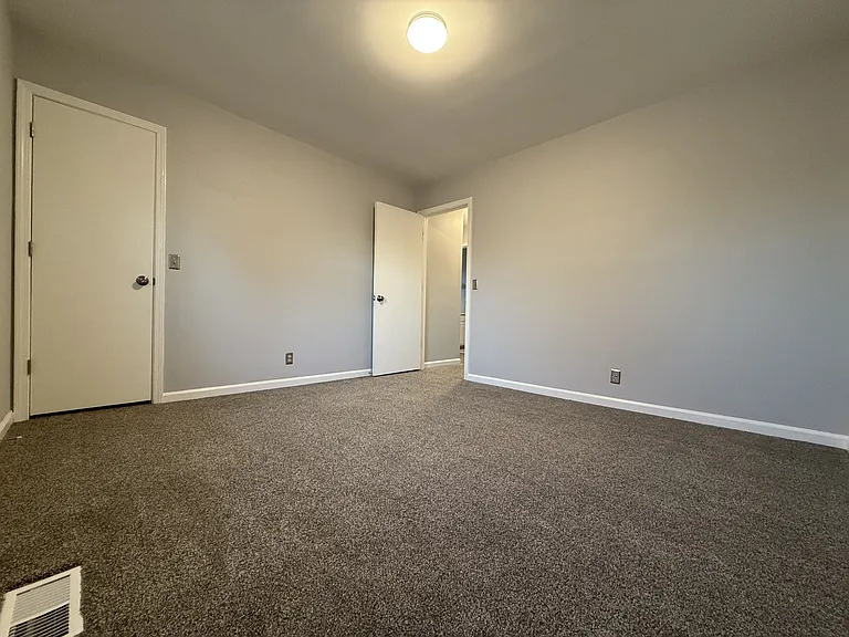 5801 Labrador Ln — Photo 22