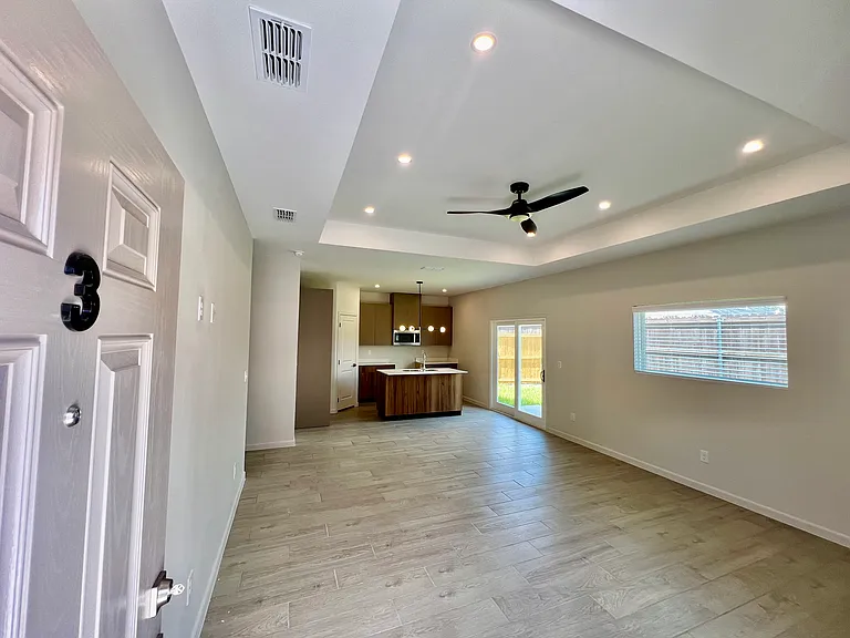 3504 Duke Ave #3 — Photo 2