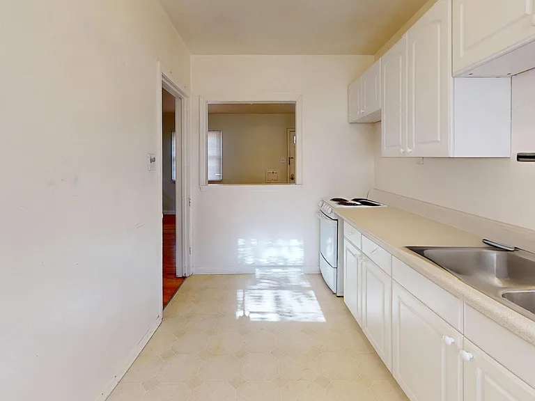2525 S Clayton St — Photo 30