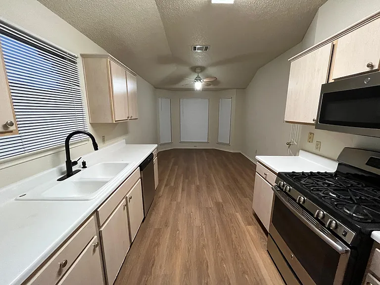 862 Latteridge Dr — Photo 10