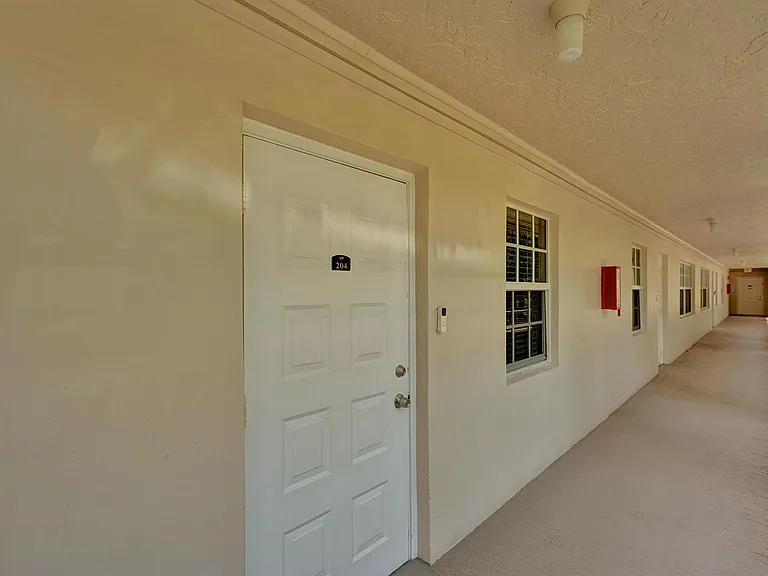 545 Oaks Ln #204 — Photo 20