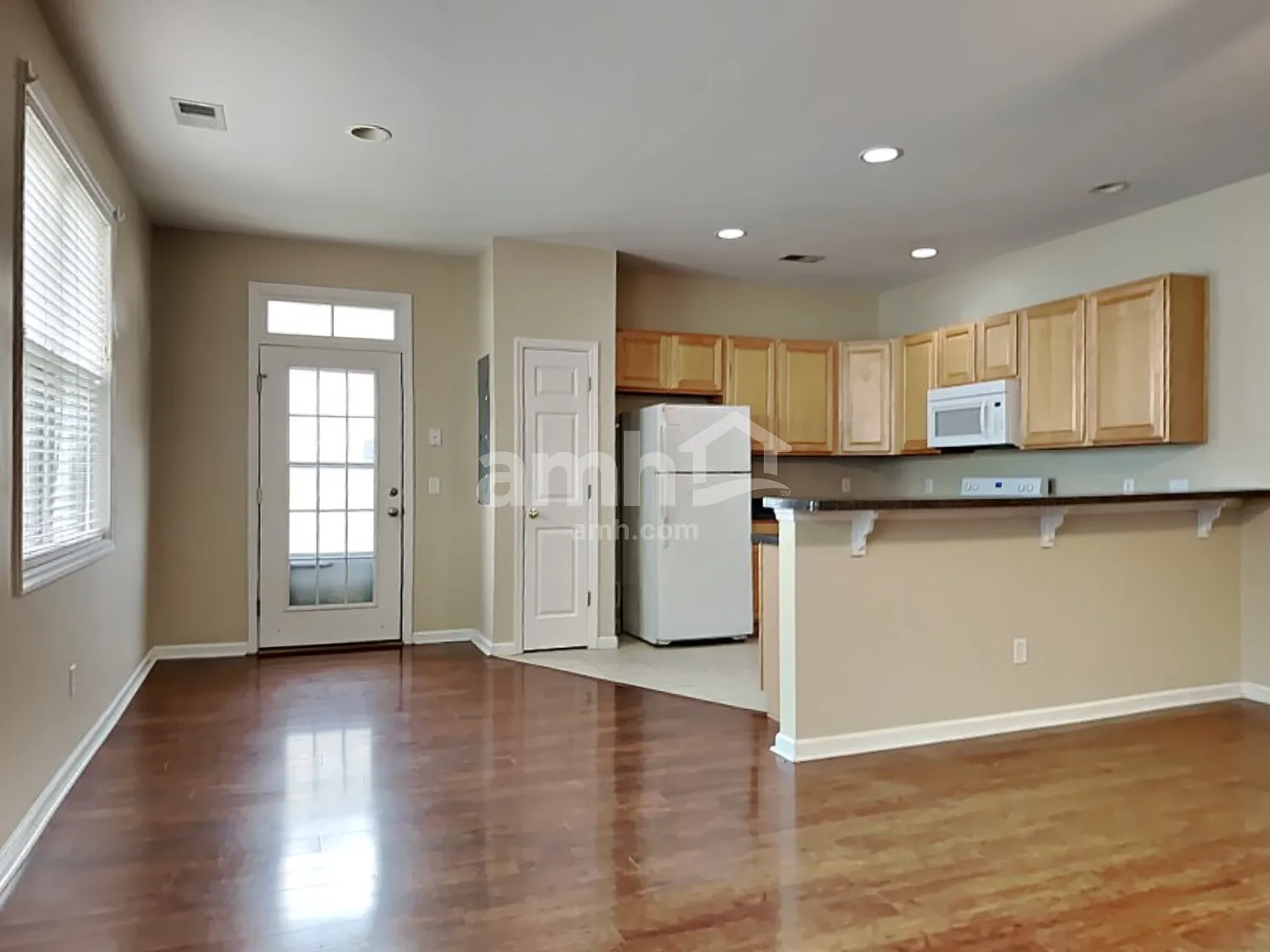 3 bed, 3.0 bath, 1628 sqft, $2,565 — Photo 4
