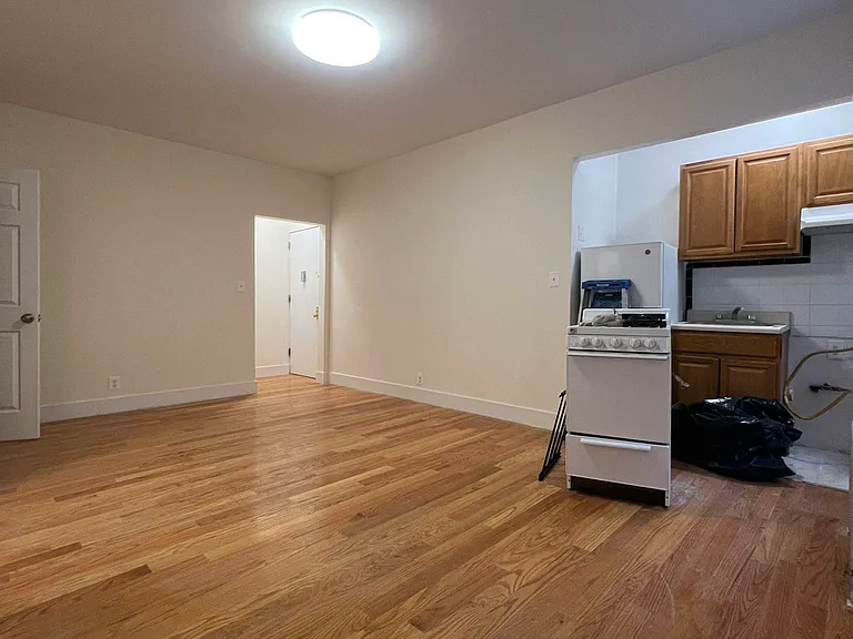 34-20 30th St #1A — Photo 3