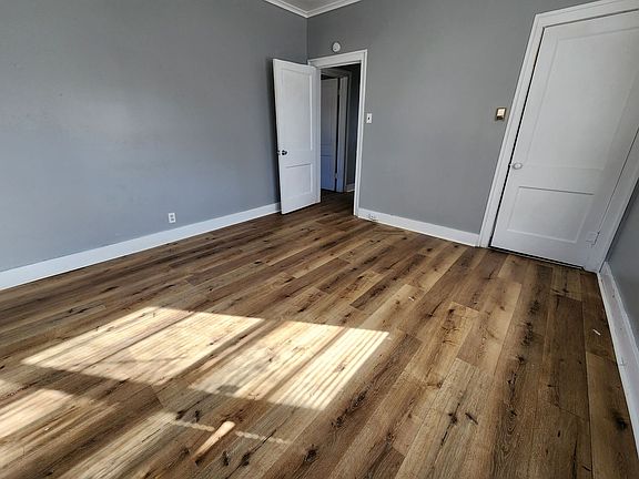 5th image of 427 E Browning Ave