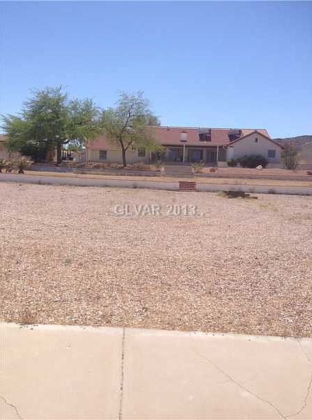 1st image of 310 W Country Club Dr