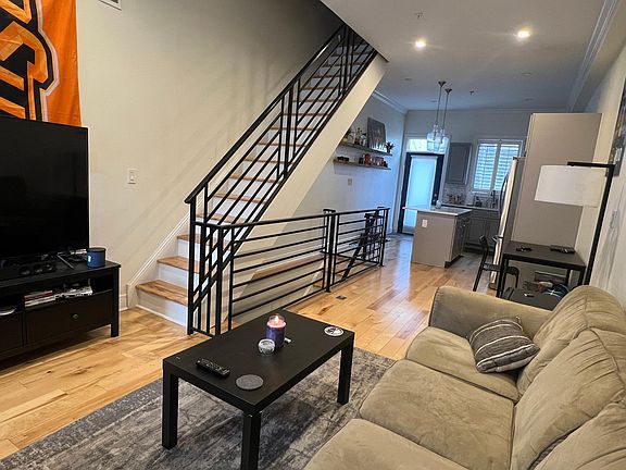 3rd image of 2351 Gerritt St