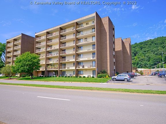 2nd image of 2106 Kanawha Blvd E #B117