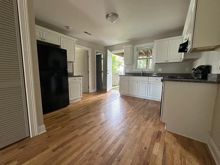 205 Howe Ave #205 — Photo 8