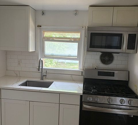 3rd image of 76 Wilson Ave
