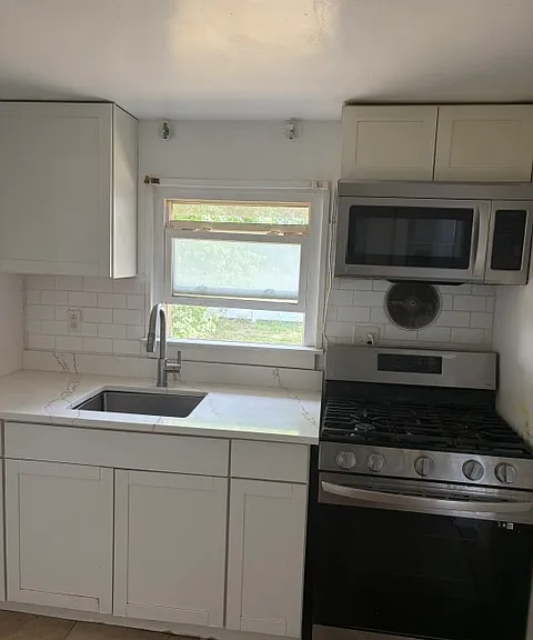 76 Wilson Ave — Photo 3