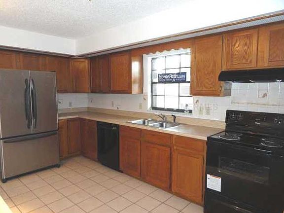 4th image of 8029 Dunstable Cir