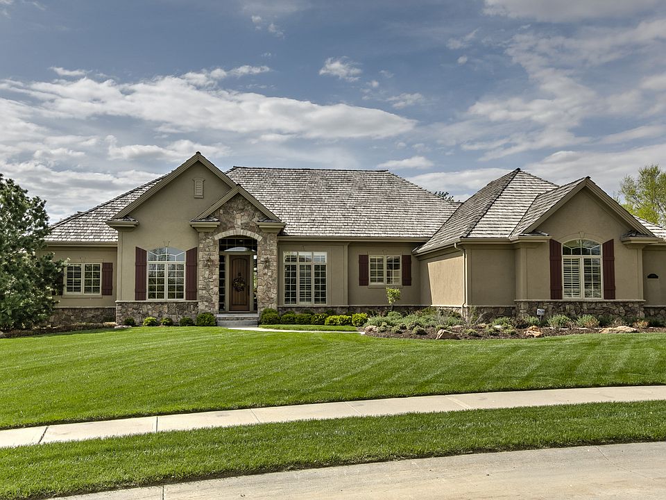 1st image of 3230 S 172nd Cir
